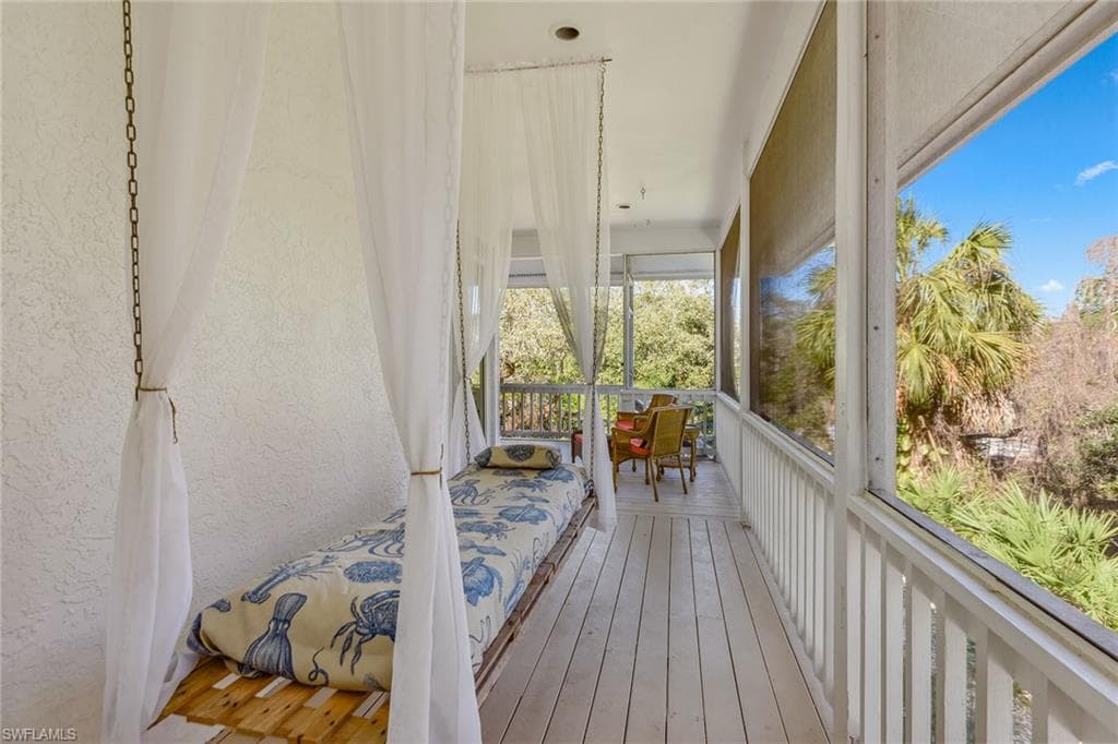 360 Gumbo Limbo Ln, Marco Island, FL 34145-26