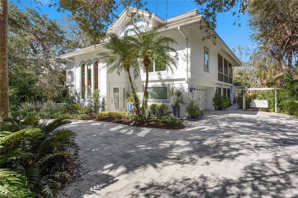 360 Gumbo Limbo Ln, Marco Island, FL 34145-1