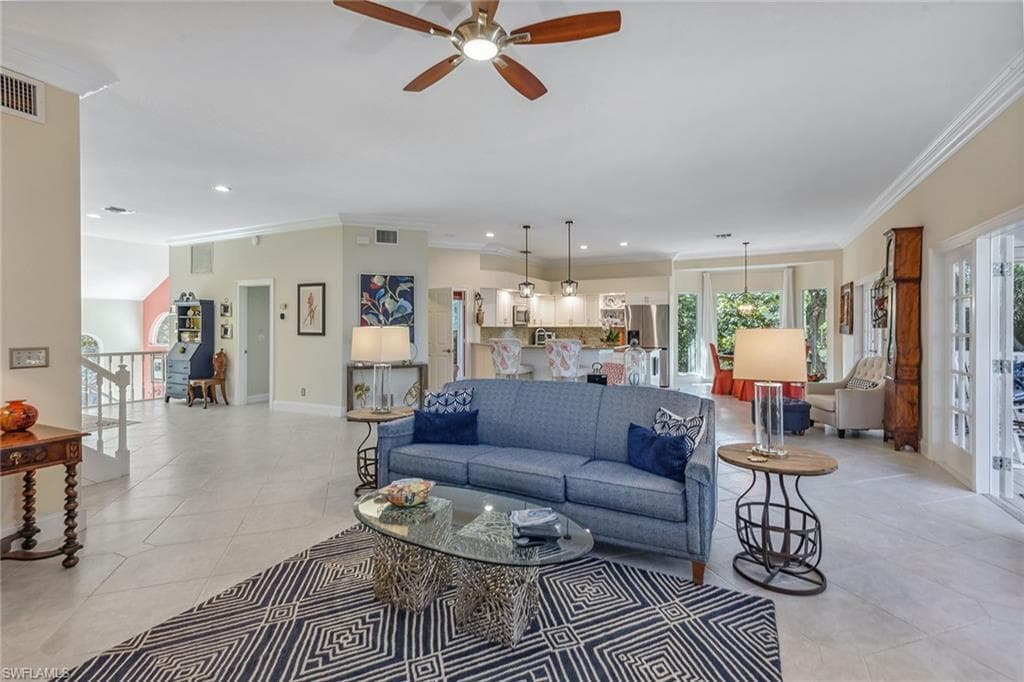 360 Gumbo Limbo Ln, Marco Island, FL 34145-4