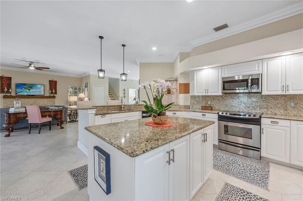 360 Gumbo Limbo Ln, Marco Island, FL 34145-5