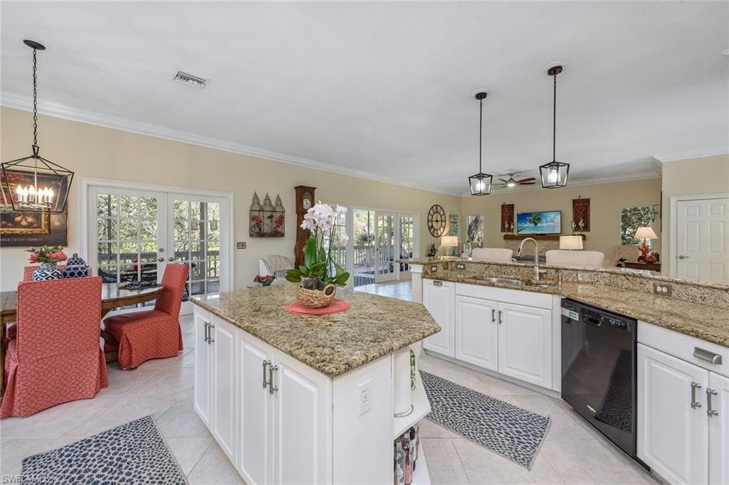 360 Gumbo Limbo Ln, Marco Island, FL 34145-7