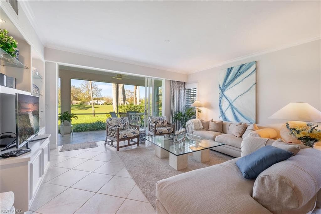 496 Edgemere Way E 102, Naples, FL 34105-9