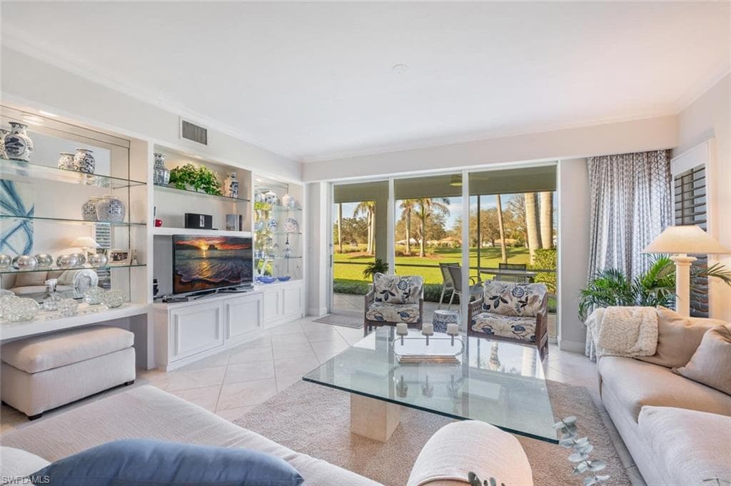 496 Edgemere Way E 102, Naples, FL 34105-10