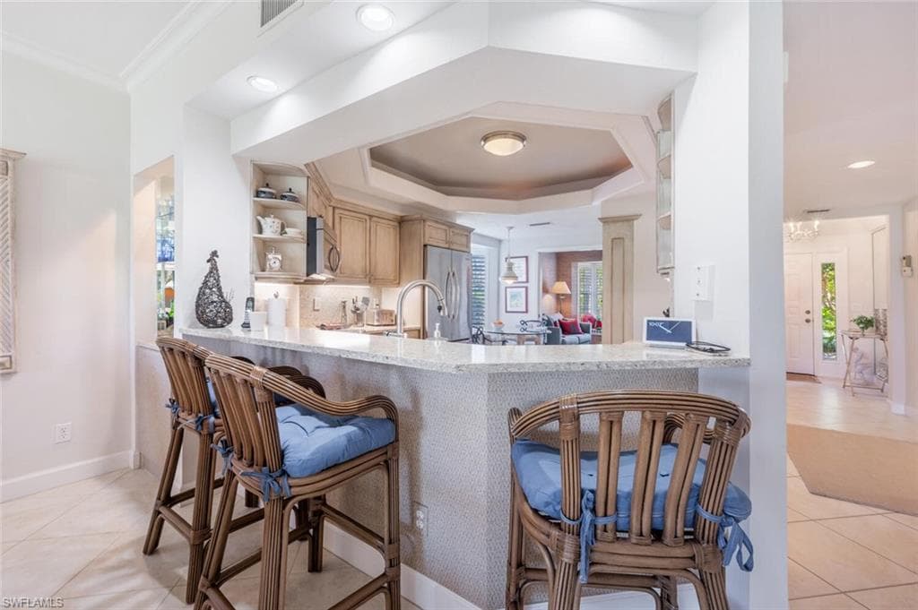 496 Edgemere Way E 102, Naples, FL 34105-14