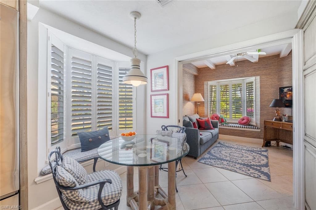 496 Edgemere Way E 102, Naples, FL 34105-19