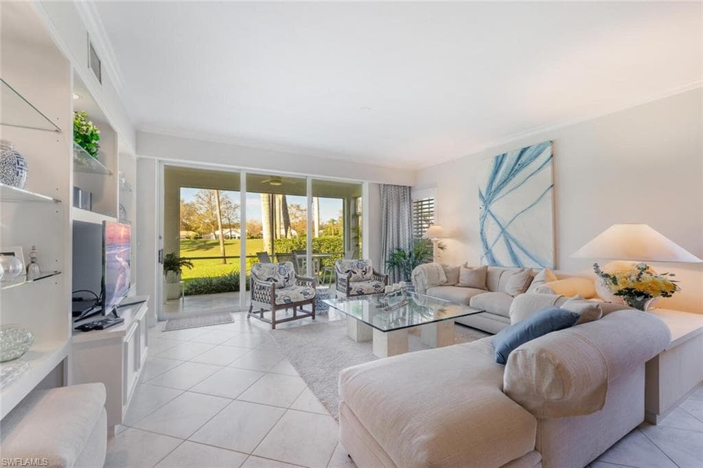 496 Edgemere Way E 102, Naples, FL 34105-2