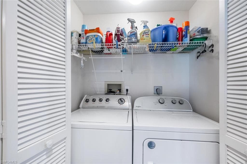 496 Edgemere Way E 102, Naples, FL 34105-33