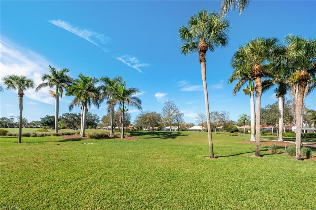 496 Edgemere Way E 102, Naples, FL 34105-38