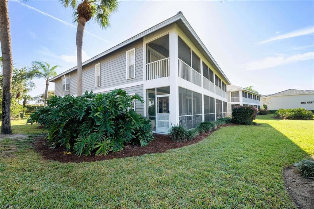 496 Edgemere Way E 102, Naples, FL 34105-39