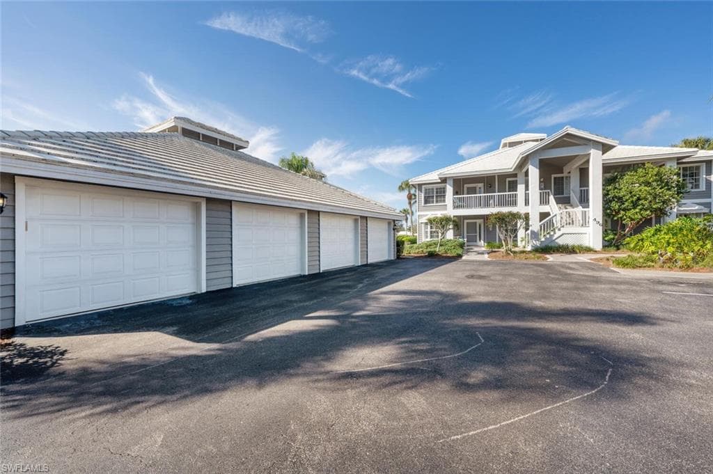 496 Edgemere Way E 102, Naples, FL 34105-40