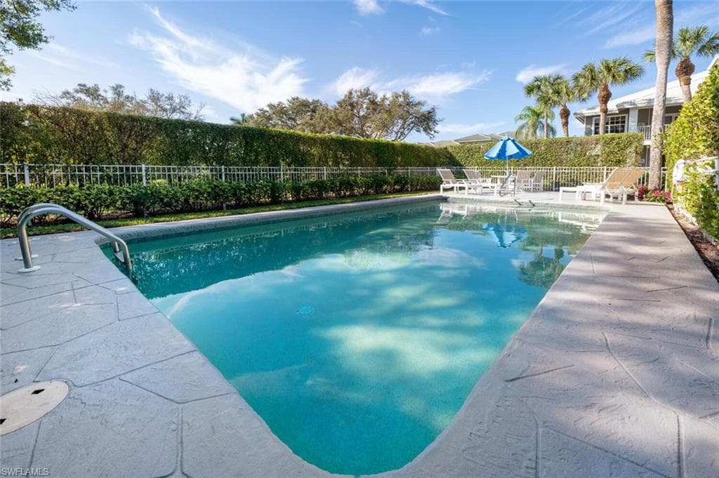 496 Edgemere Way E 102, Naples, FL 34105-41