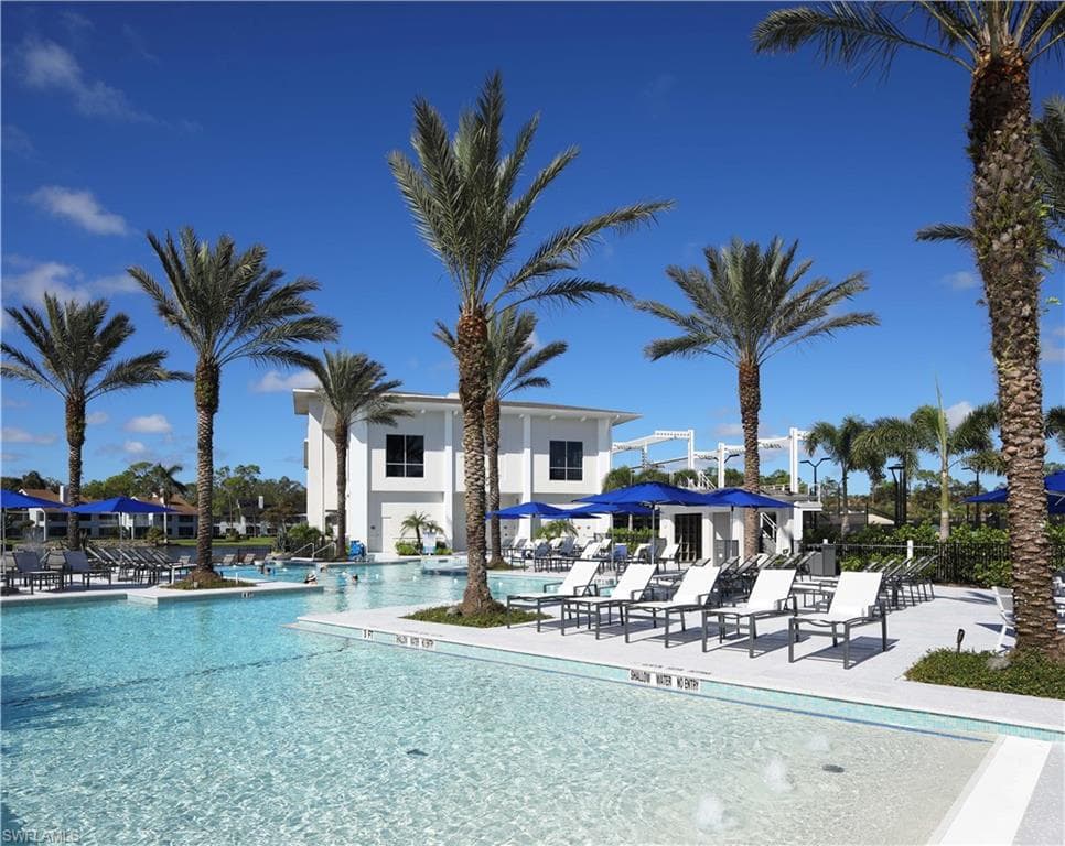 496 Edgemere Way E 102, Naples, FL 34105-42