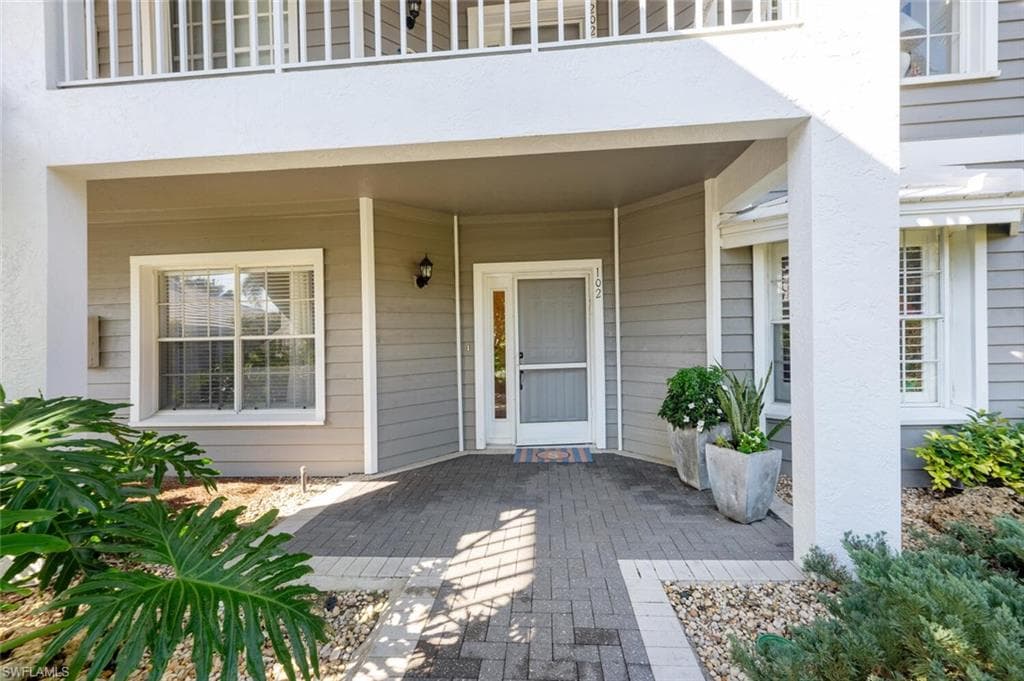 496 Edgemere Way E 102, Naples, FL 34105-5