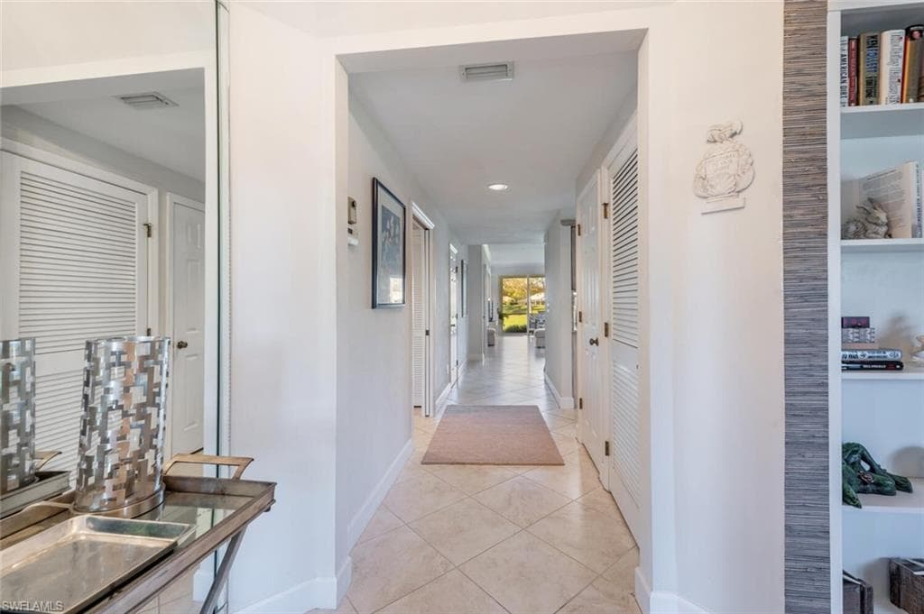 496 Edgemere Way E 102, Naples, FL 34105-6