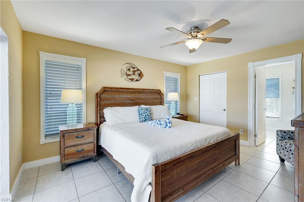 970 Ironwood Ct, Marco Island, FL 34145-25