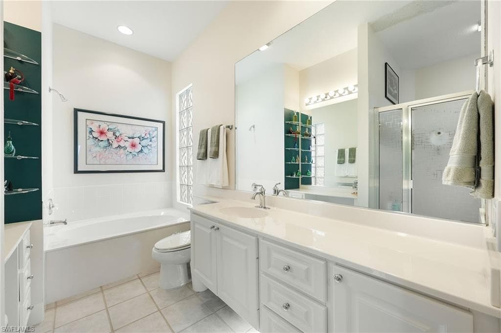 5972 Via Bella Ct, Naples, FL 34109-22