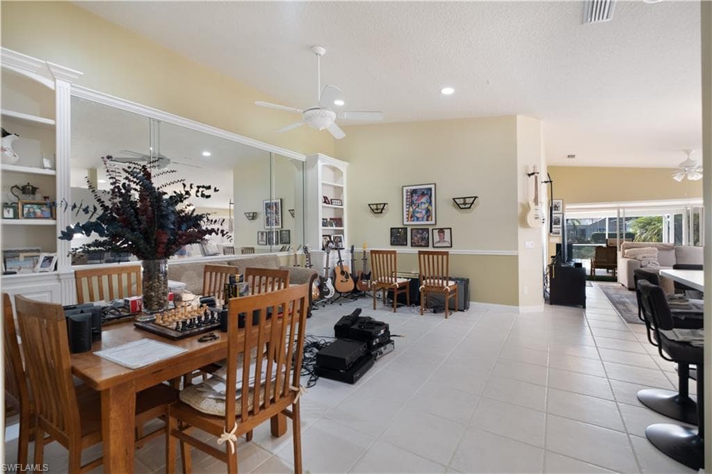 4910 Kingston Way, Naples, FL 34119-9