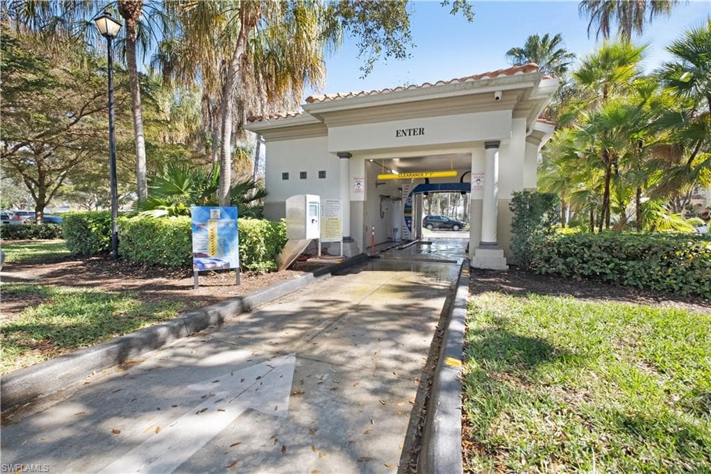 4910 Kingston Way, Naples, FL 34119-18