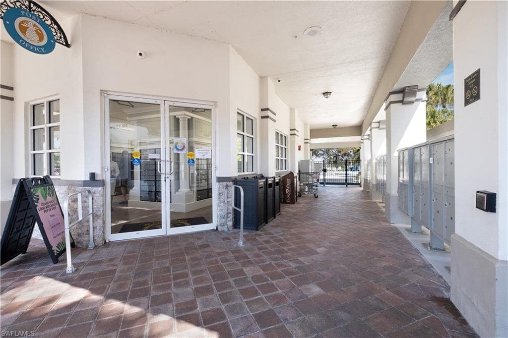 4910 Kingston Way, Naples, FL 34119-21