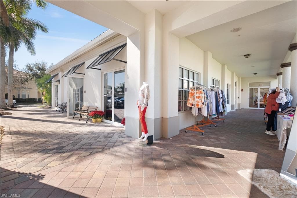 4910 Kingston Way, Naples, FL 34119-22