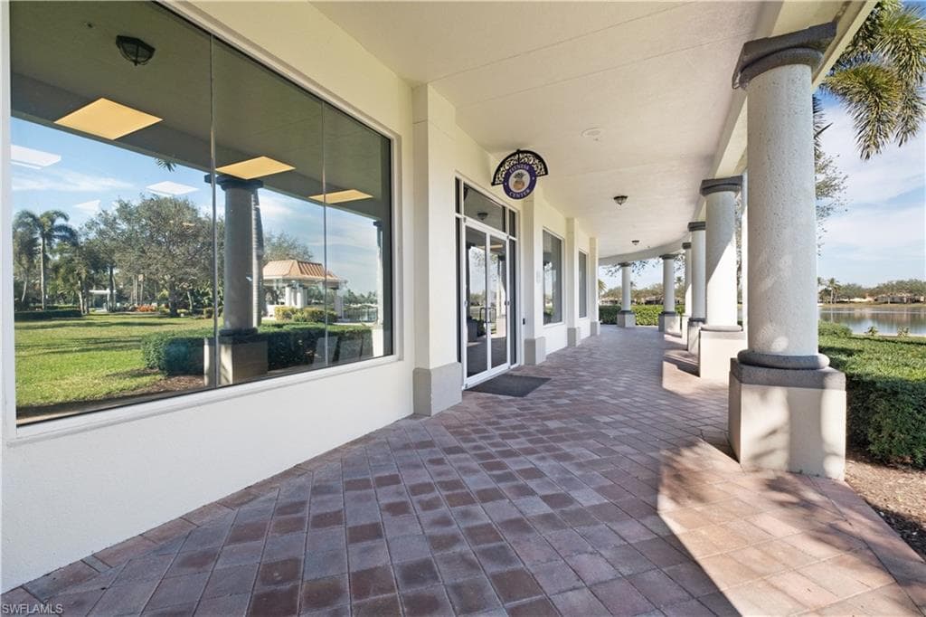 4910 Kingston Way, Naples, FL 34119-24