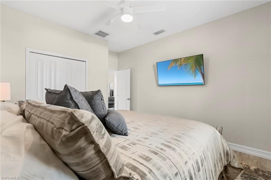 1037 38th Pl, Cape Coral, FL 33993-26