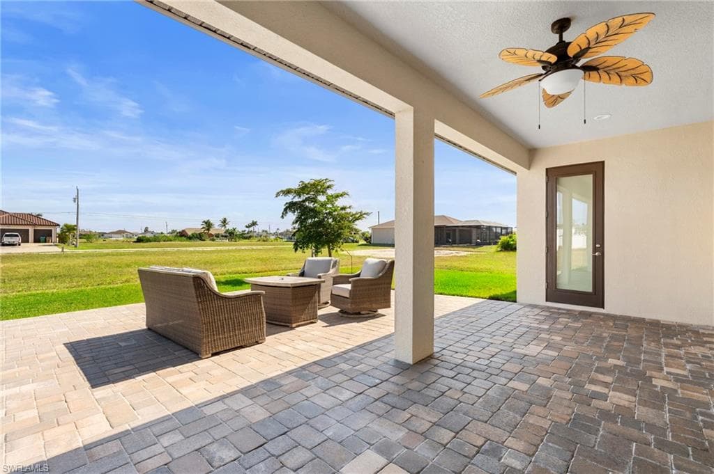 1037 38th Pl, Cape Coral, FL 33993-33