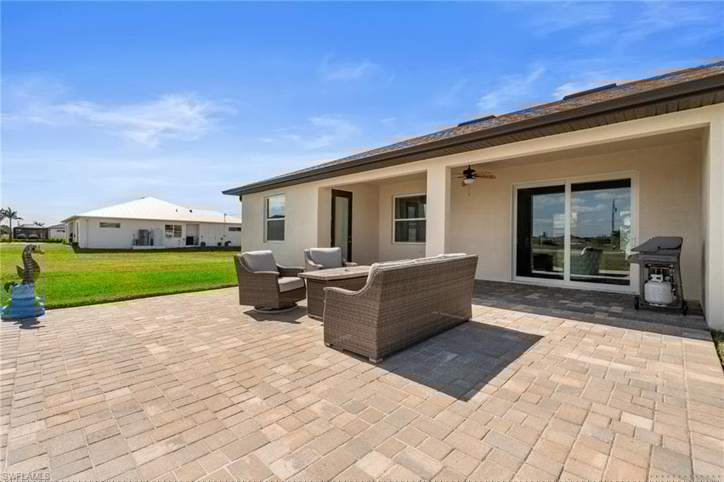 1037 38th Pl, Cape Coral, FL 33993-34