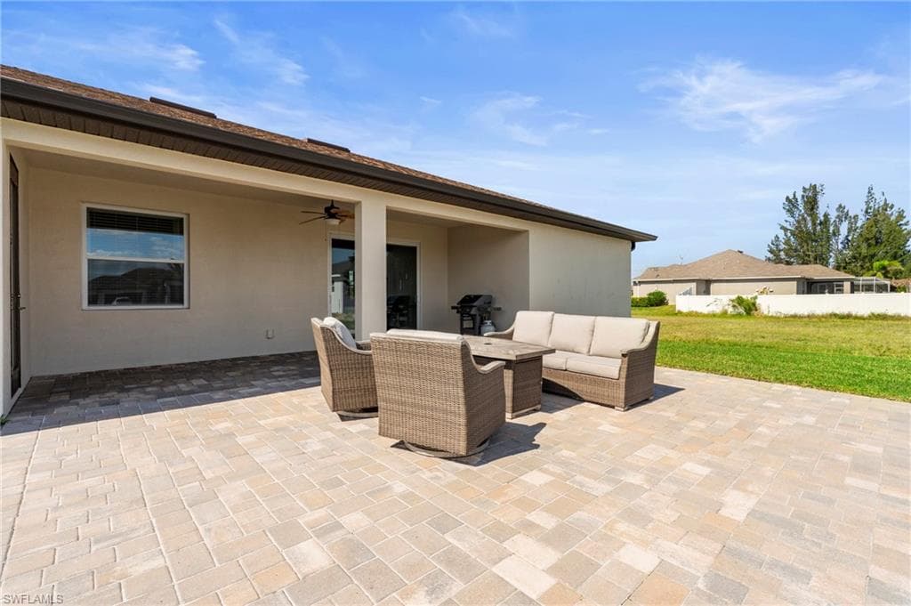 1037 38th Pl, Cape Coral, FL 33993-35