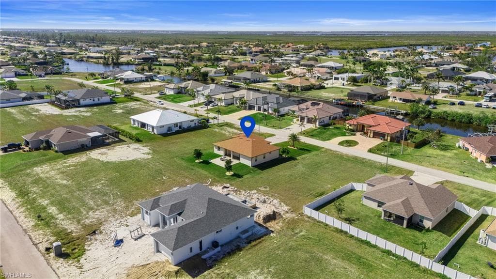 1037 38th Pl, Cape Coral, FL 33993-43