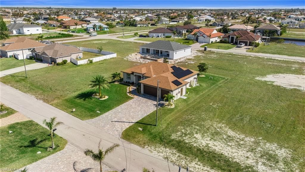 1037 38th Pl, Cape Coral, FL 33993-46