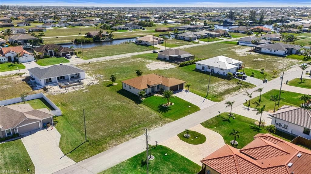 1037 38th Pl, Cape Coral, FL 33993-48