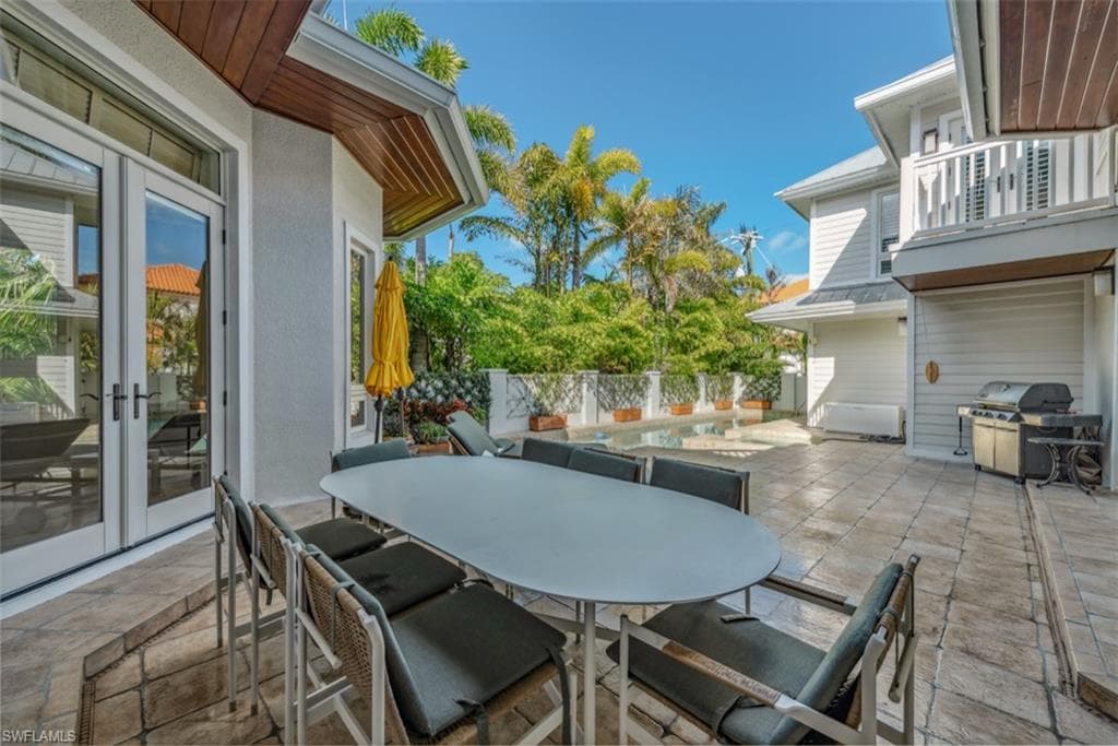 429 14th Ave S, Naples, FL 34102-21