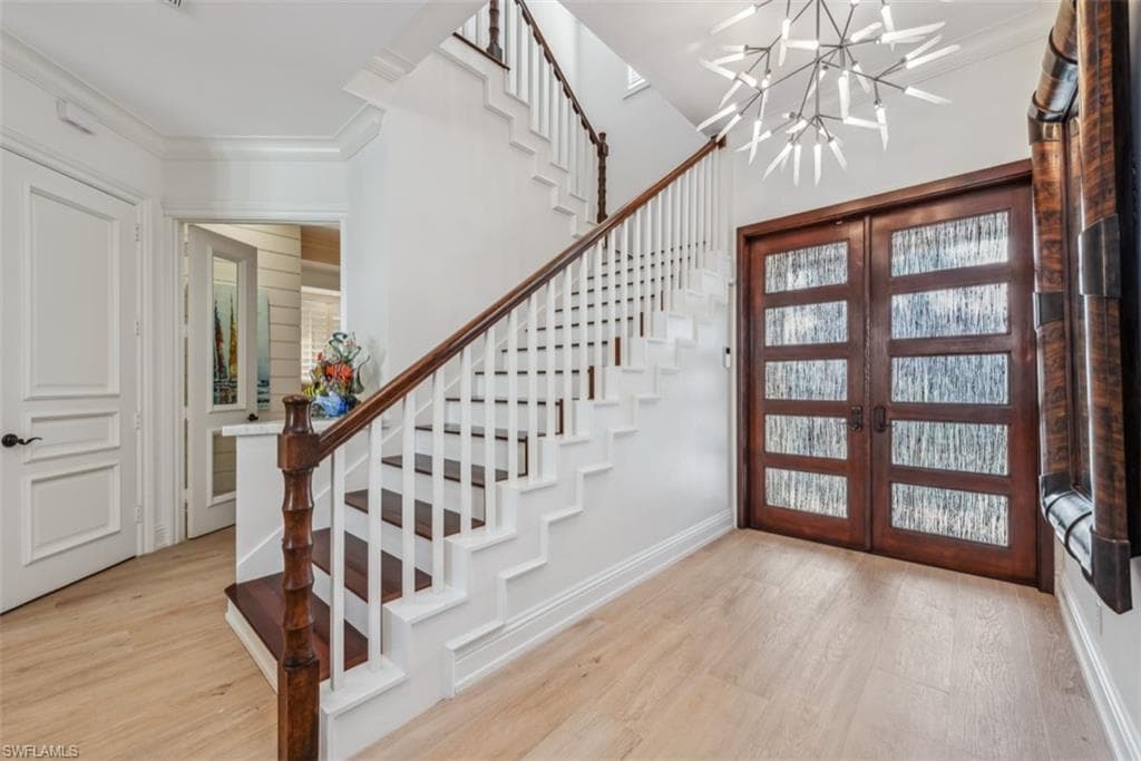 429 14th Ave S, Naples, FL 34102-3