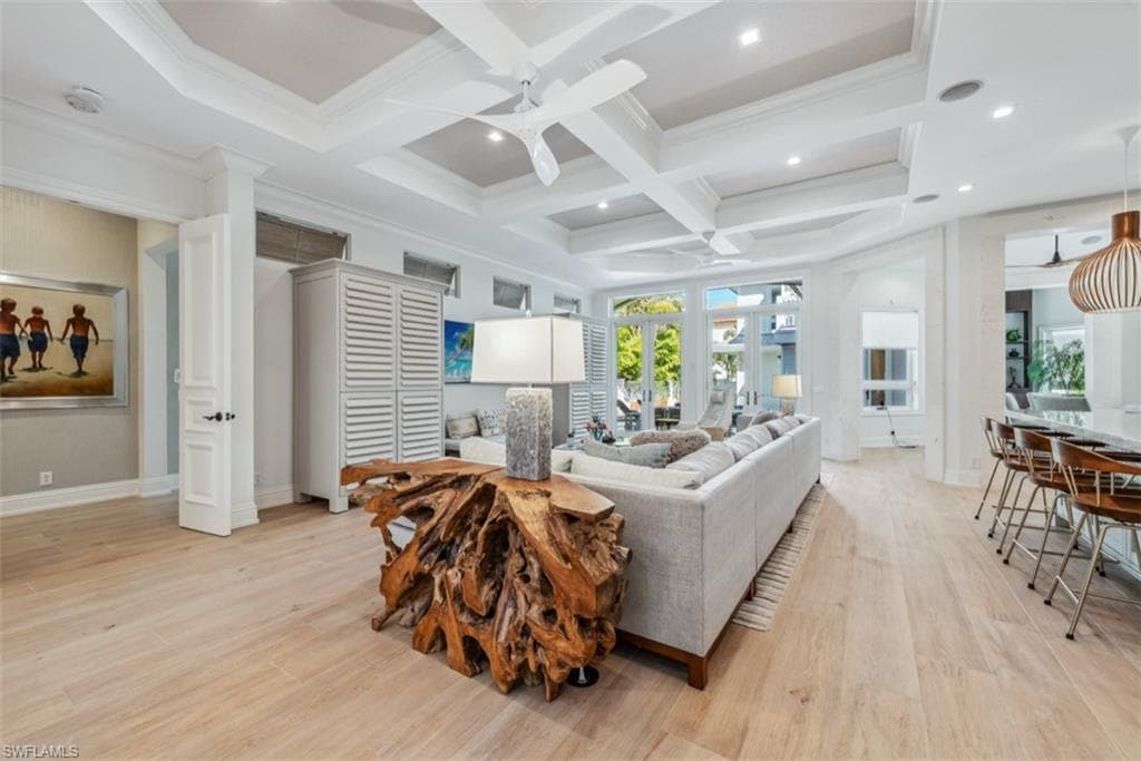 429 14th Ave S, Naples, FL 34102-4