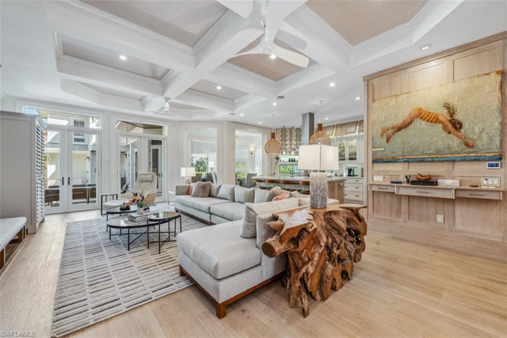 429 14th Ave S, Naples, FL 34102-5