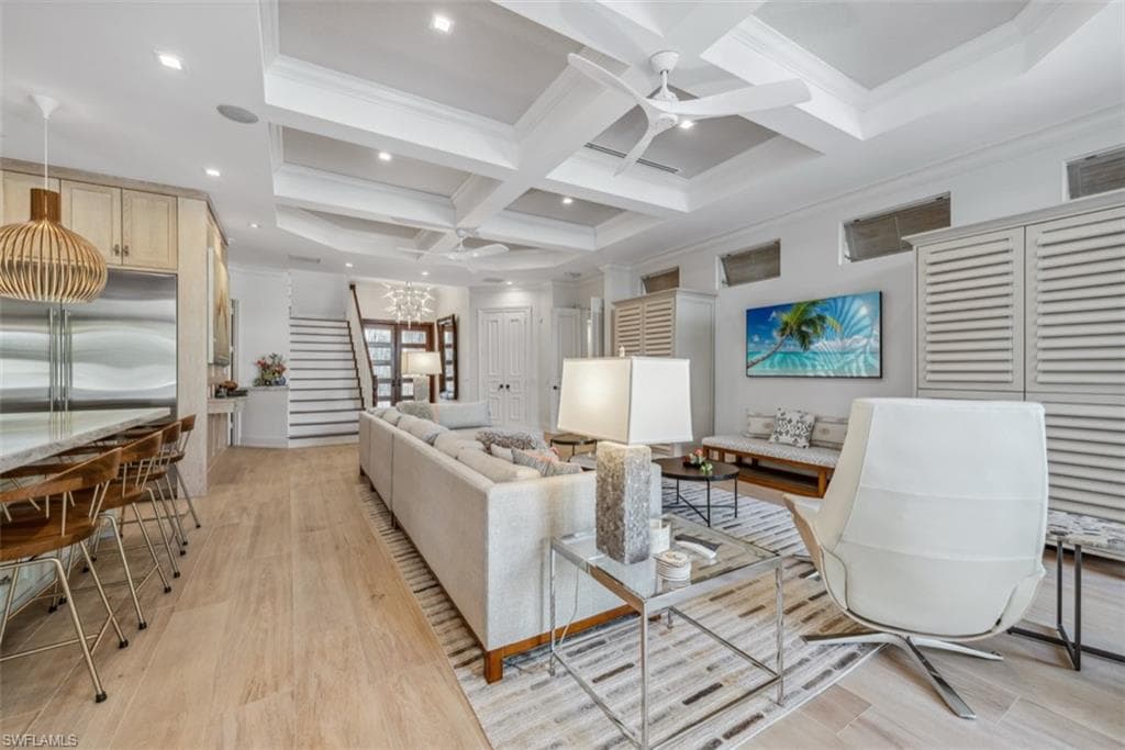 429 14th Ave S, Naples, FL 34102-6