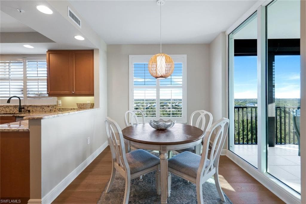 455 Cove Tower Dr 801, Naples, FL 34110-14