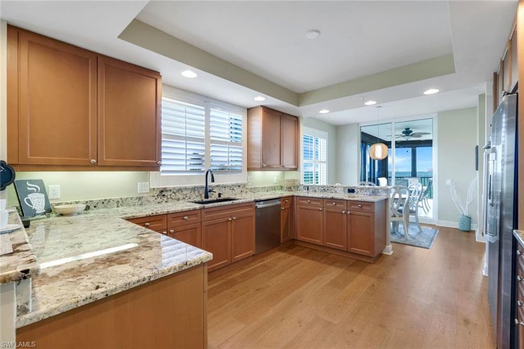455 Cove Tower Dr 801, Naples, FL 34110-17