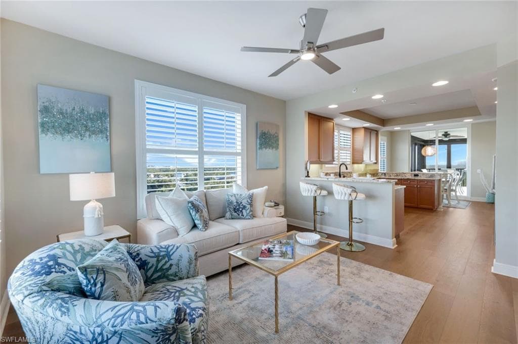 455 Cove Tower Dr 801, Naples, FL 34110-19