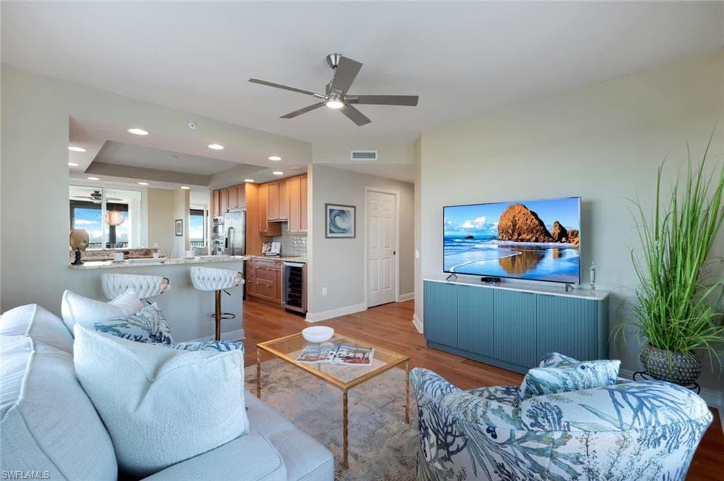 455 Cove Tower Dr 801, Naples, FL 34110-22