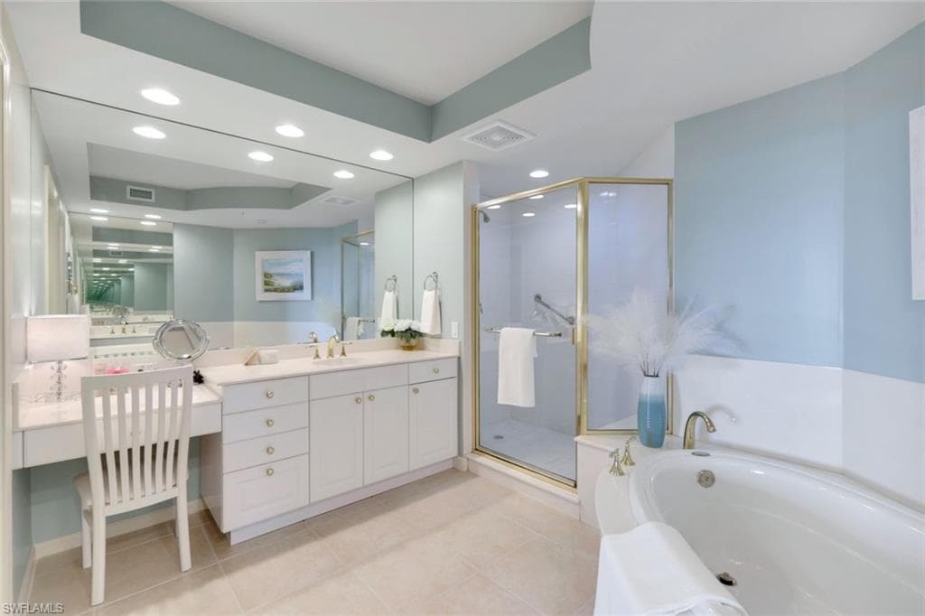 455 Cove Tower Dr 801, Naples, FL 34110-27