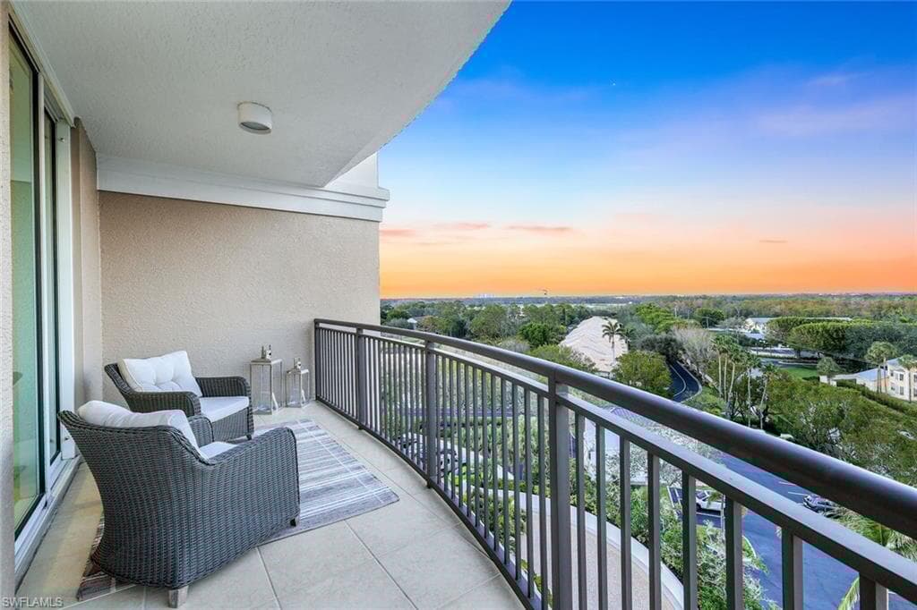 455 Cove Tower Dr 801, Naples, FL 34110-31