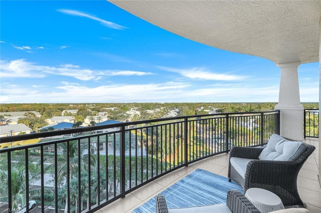 455 Cove Tower Dr 801, Naples, FL 34110-36