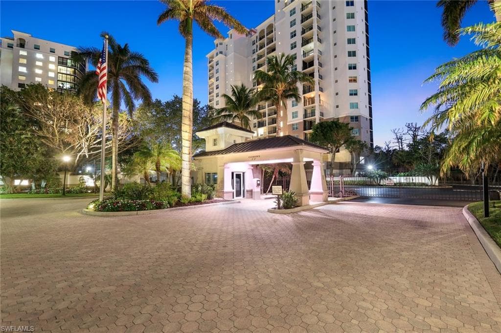 455 Cove Tower Dr 801, Naples, FL 34110-5