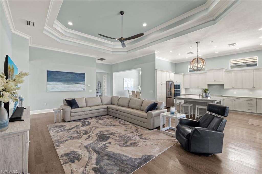 6420 Pembroke Way, Naples, FL 34113-9