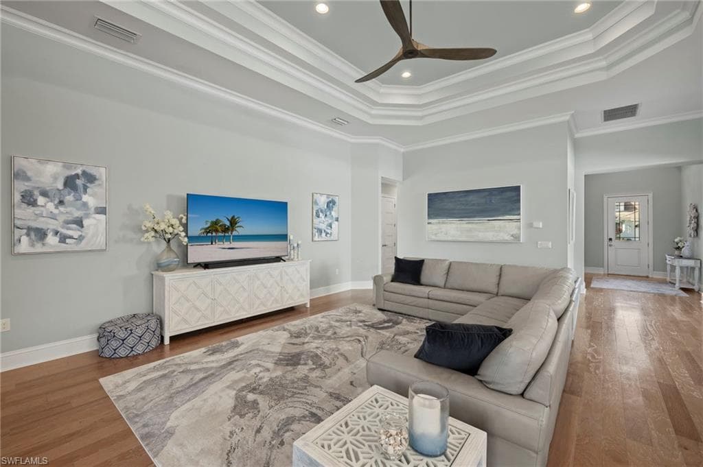 6420 Pembroke Way, Naples, FL 34113-5