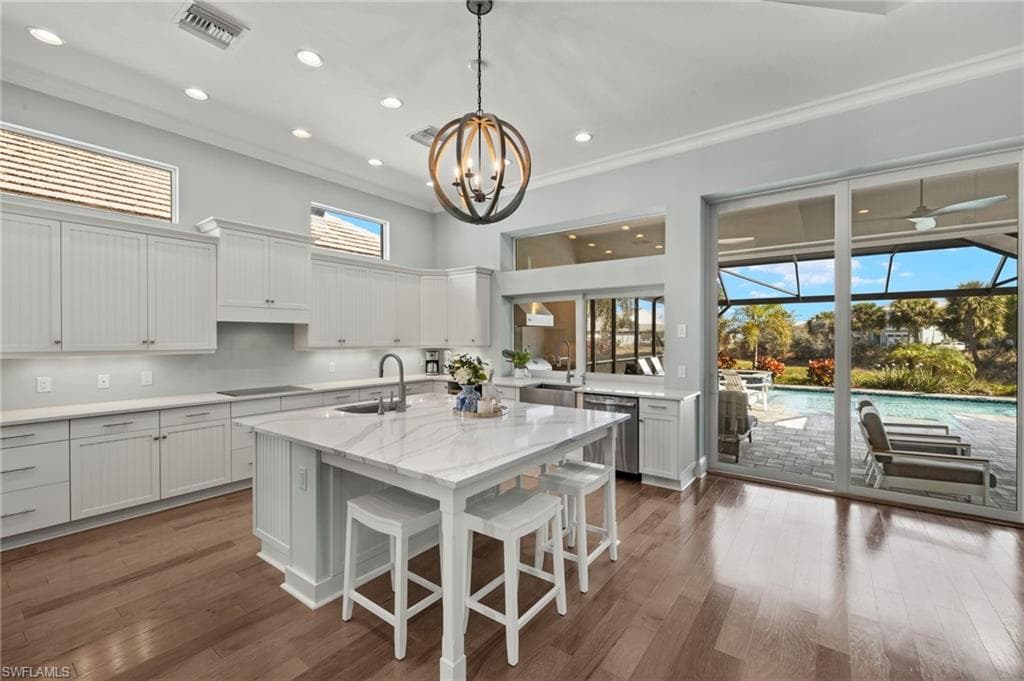 6420 Pembroke Way, Naples, FL 34113-6