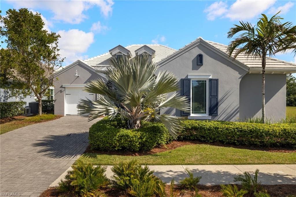 6420 Pembroke Way, Naples, FL 34113-8