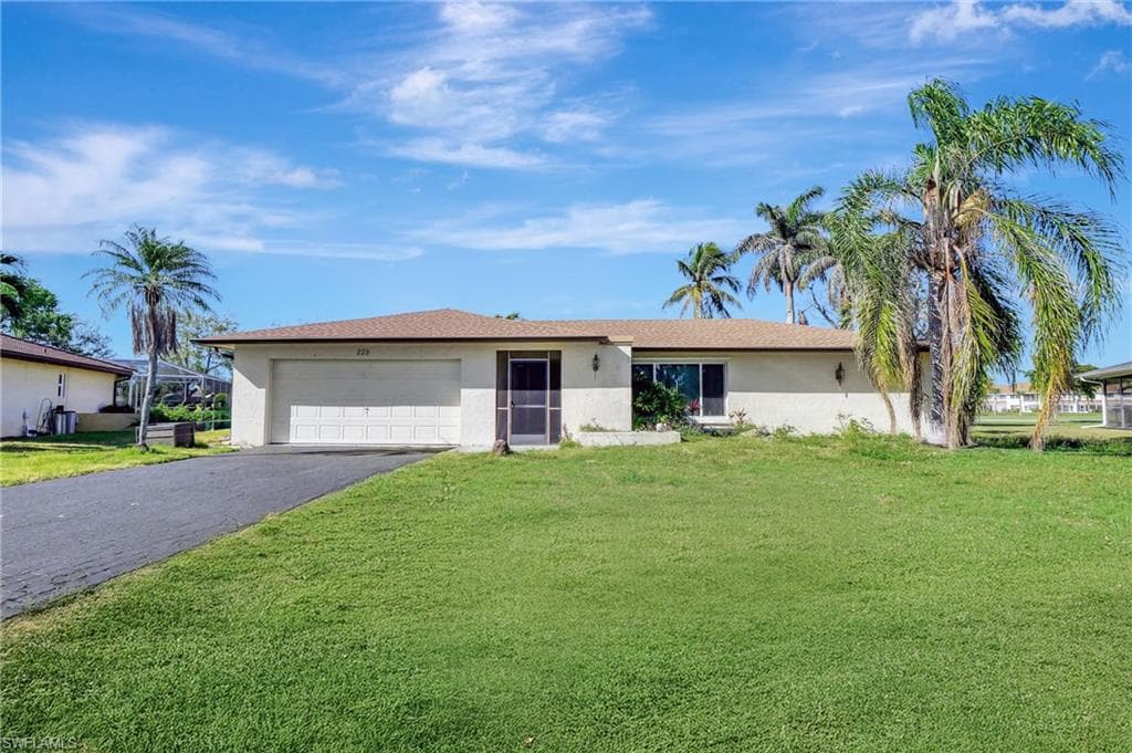223 Pine Valley Cir, Naples, FL 34113-2